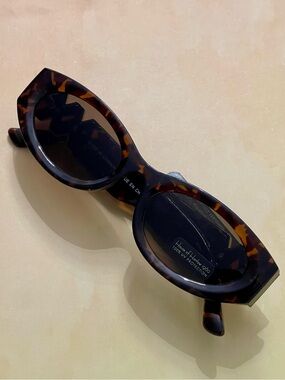 House of Harlow 1960 Tortoiseshell Oval Sunglasses Gold XX Accents Brown Lenses